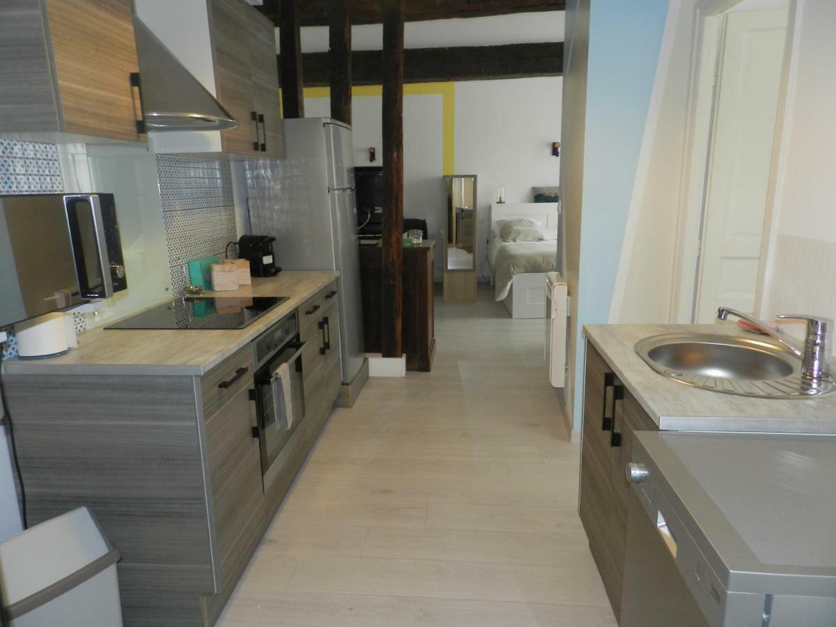 L Imprevu Apartment Chartres Bagian luar foto
